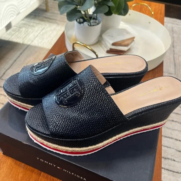 Tommy Hilfiger platform slide Sandles - Picture 2 of 5